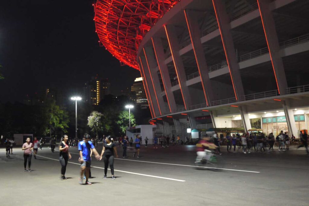 スナヤンのブンカルノ競技場（GBK）で運動を楽しむ人たち（2020年3月13日）