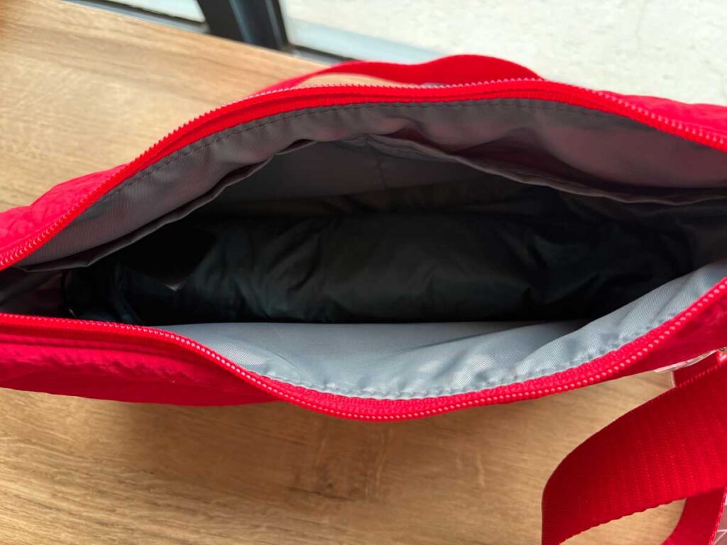 折りたたみ傘も入る