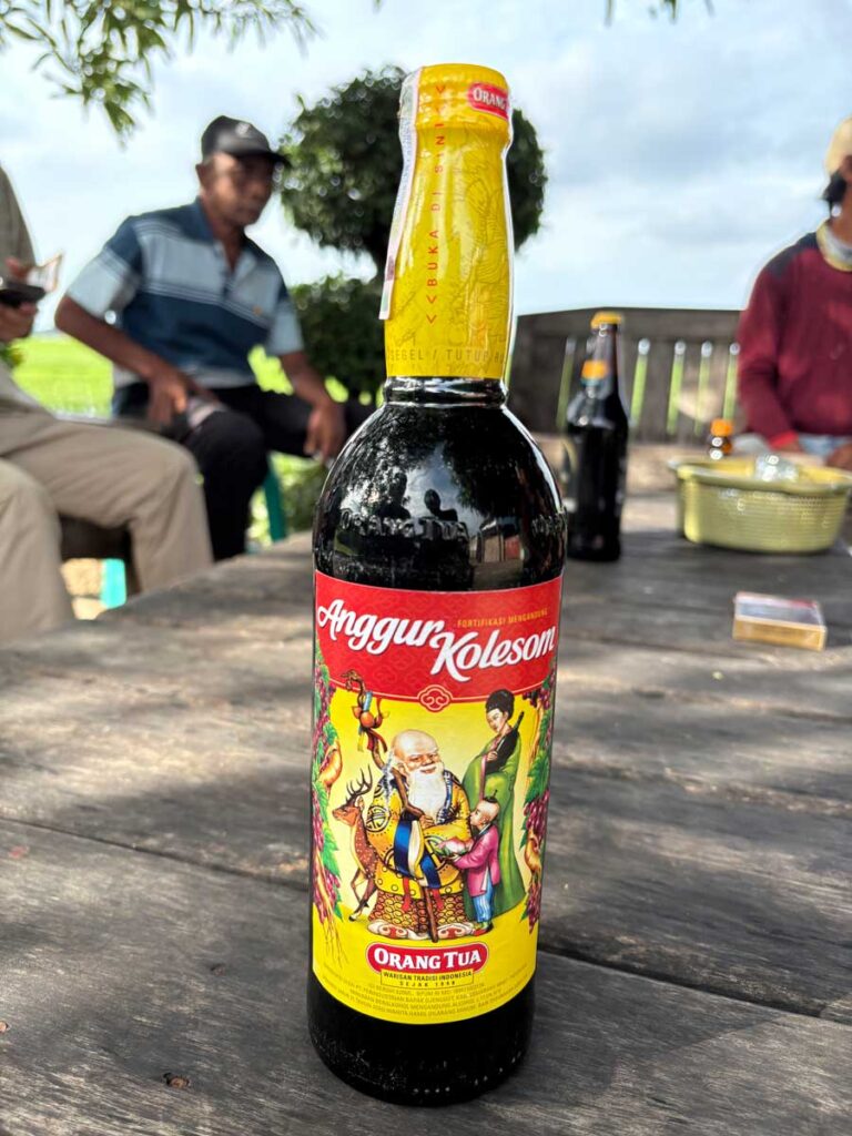 「オラントゥア」印のワイン。これに健康ドリンクを混ぜる